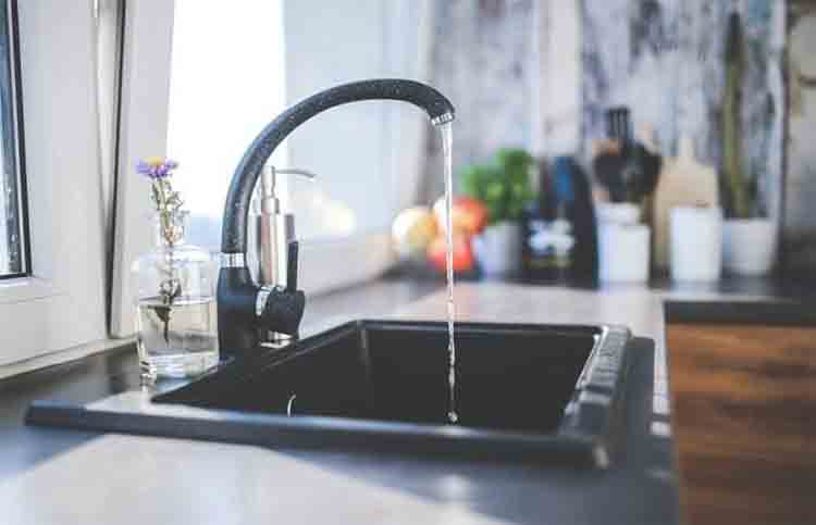 4 Things you should never store under kitchen sink