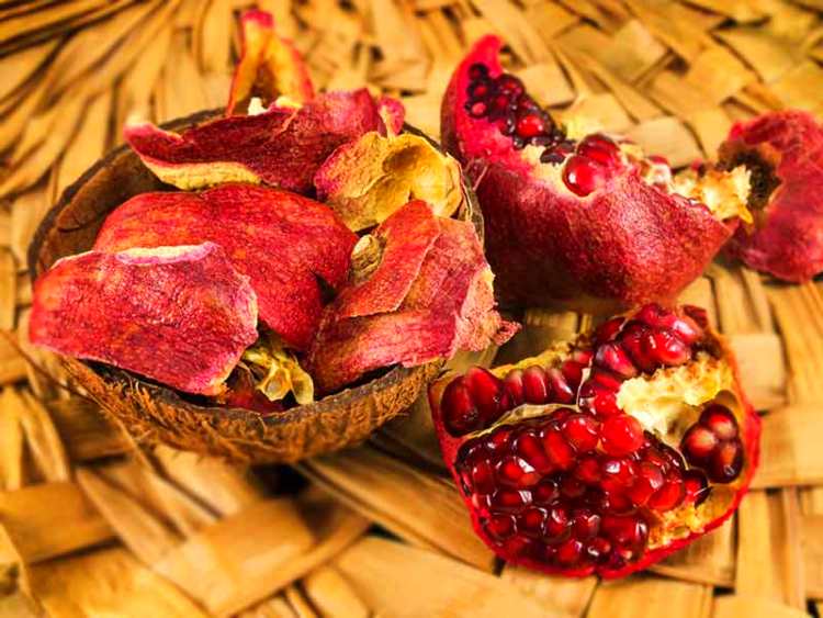 Remove pomegranate peel in few minutes, know these 2 tricks