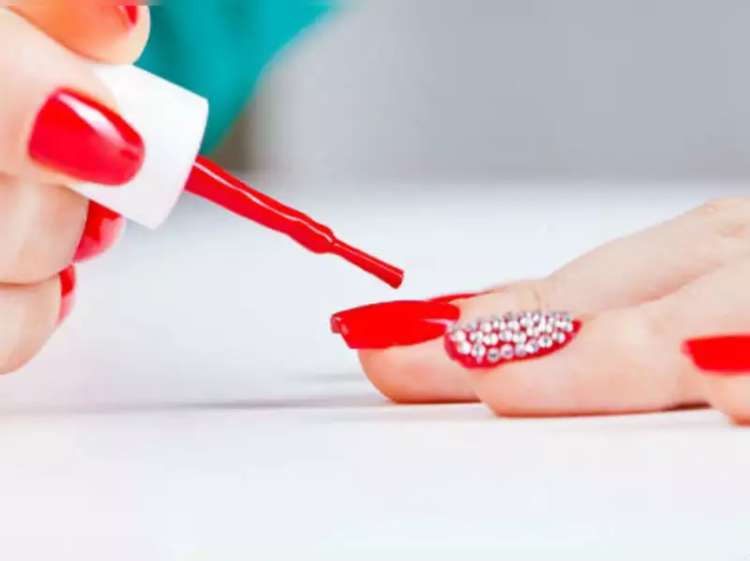 To know about the benefits of nail paints