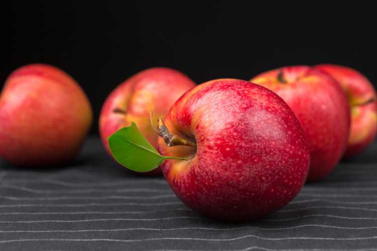Eating apple prevent you from disease, know it amazing benefits