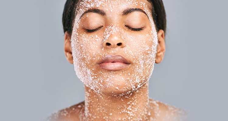 Use homemade salt scrub for glowing and beautiful skin