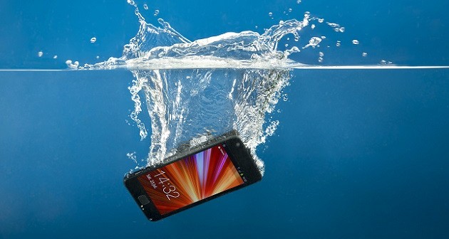 Use these 5 best tricks whenever your phone drop in water