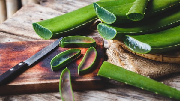 Aloe Vera helps to remove pimple